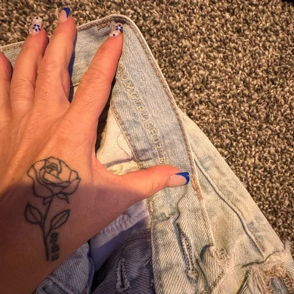 Distressed Light Blue Denim Shorts American Eagle - Picture 3 of 4